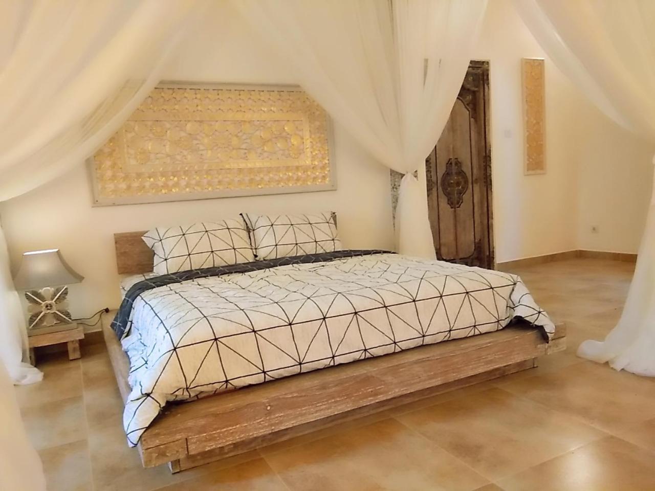The Kayu Manis Villa 罗威那 外观 照片