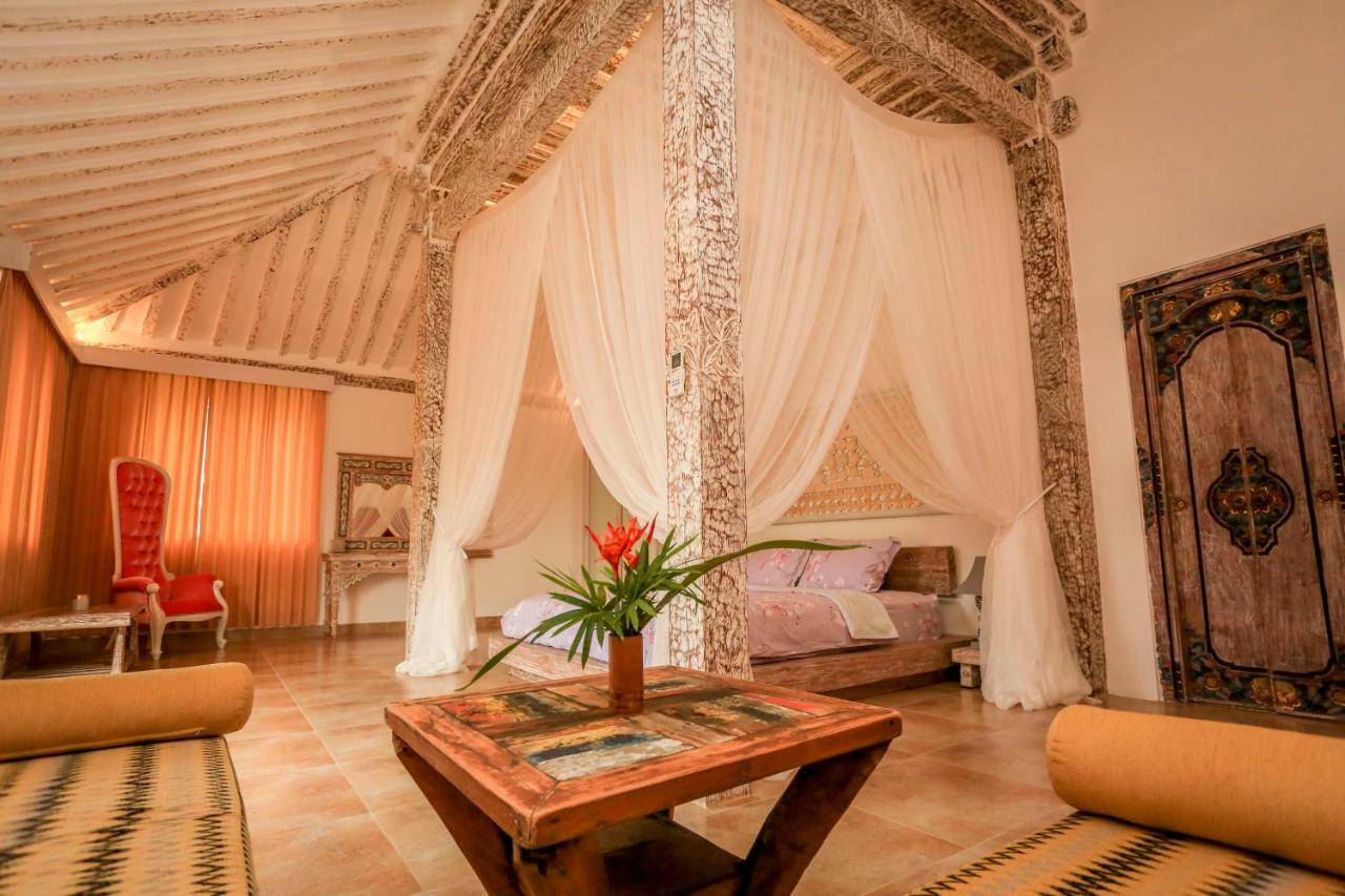 The Kayu Manis Villa 罗威那 外观 照片